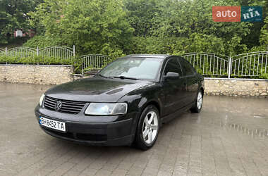 Седан Volkswagen Passat 1999 в 