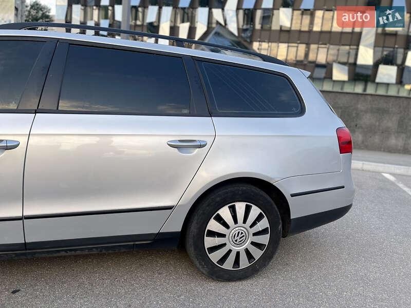Универсал Volkswagen Passat 2006 в Харькове