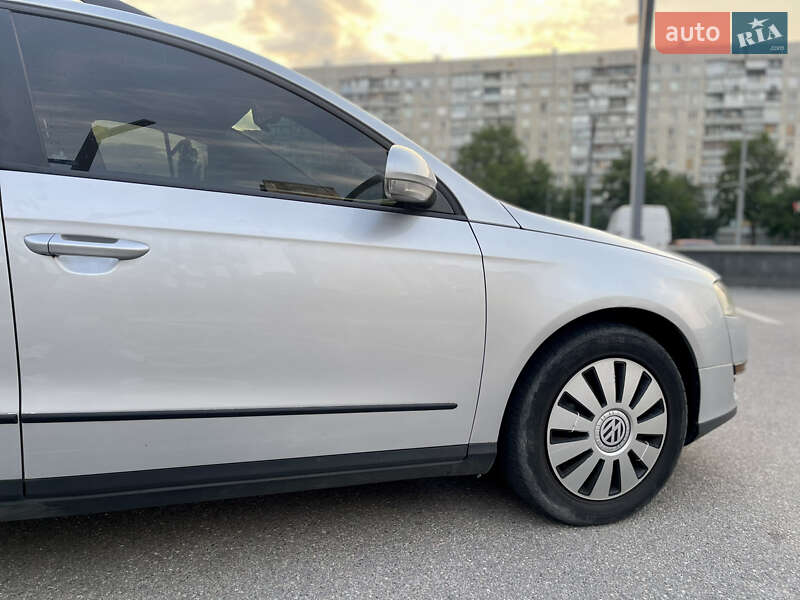 Универсал Volkswagen Passat 2006 в Харькове