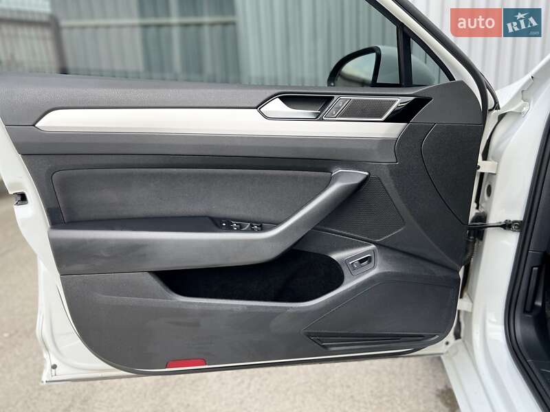 Универсал Volkswagen Passat 2017 в Дрогобыче