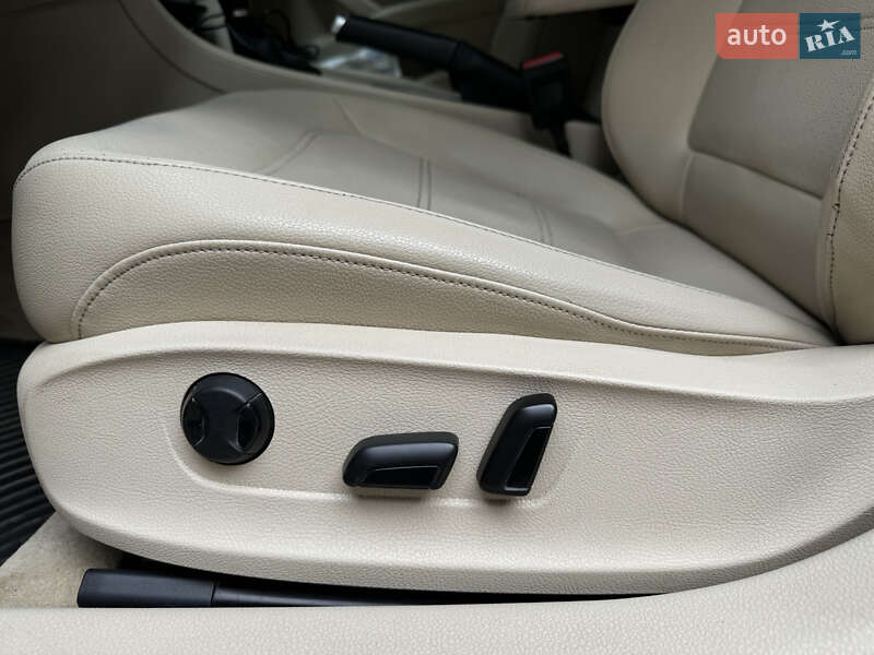 Седан Volkswagen Passat 2012 в Чернигове