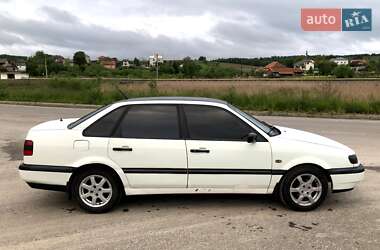 Седан Volkswagen Passat 1994 в 