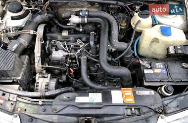 Седан Volkswagen Passat 1994 в 