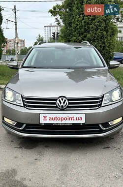 Універсал Volkswagen Passat 2011 в Сумах