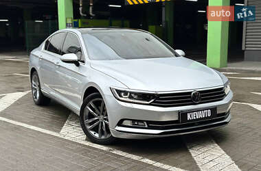 Седан Volkswagen Passat 2018 в Києві