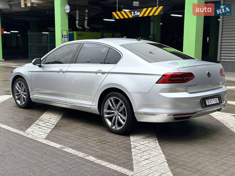 Седан Volkswagen Passat 2018 в Києві