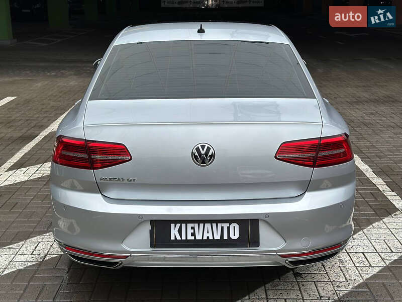Седан Volkswagen Passat 2018 в Києві