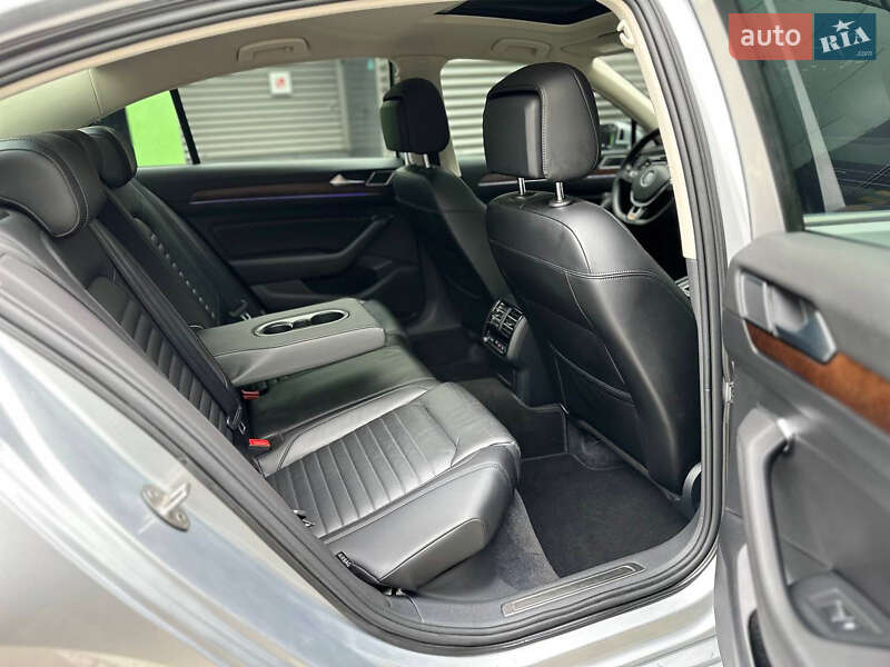 Седан Volkswagen Passat 2018 в Києві