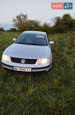 Седан Volkswagen Passat 1997 в Радехове