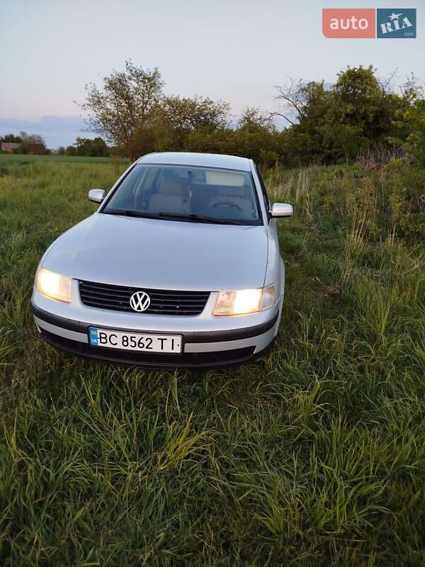 Седан Volkswagen Passat 1997 в Радехове