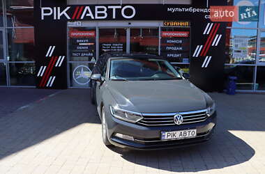 Універсал Volkswagen Passat 2015 в Львові