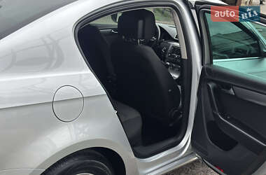 Седан Volkswagen Passat 2013 в 