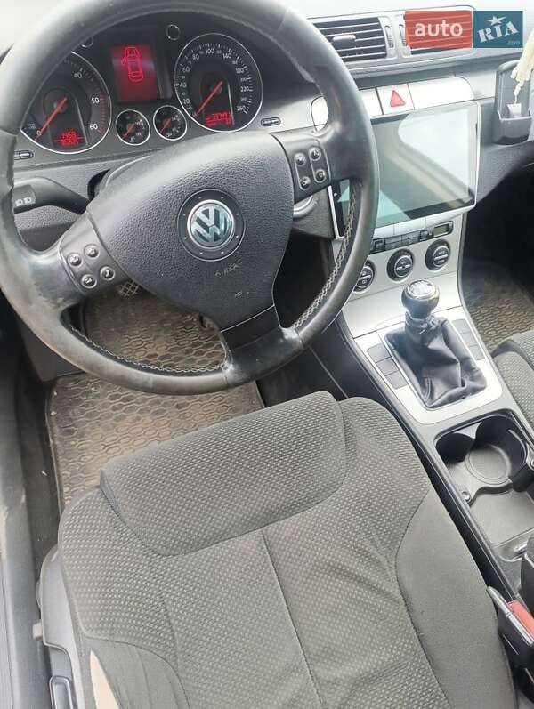 Универсал Volkswagen Passat 2005 в Тячеве