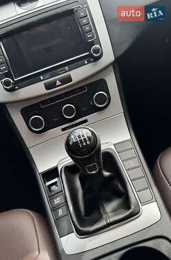 Універсал Volkswagen Passat 2013 в 