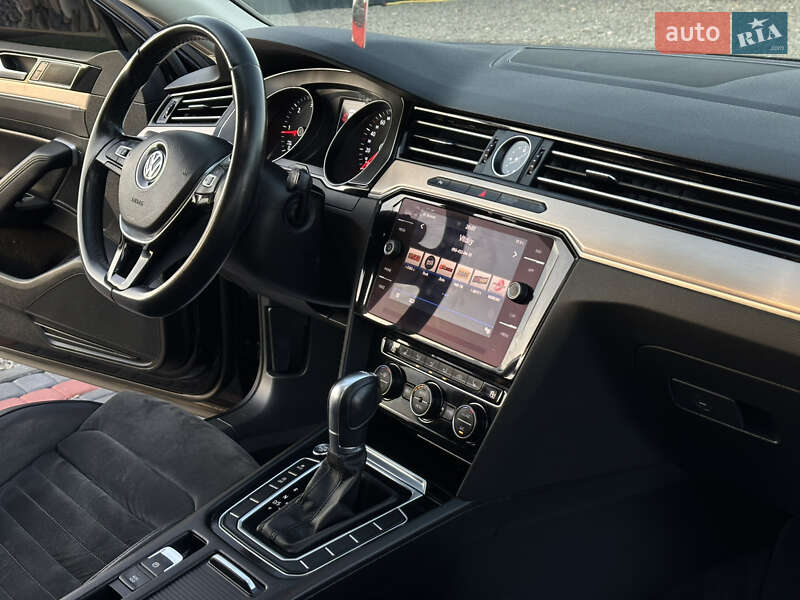 Седан Volkswagen Passat 2019 в Береговому