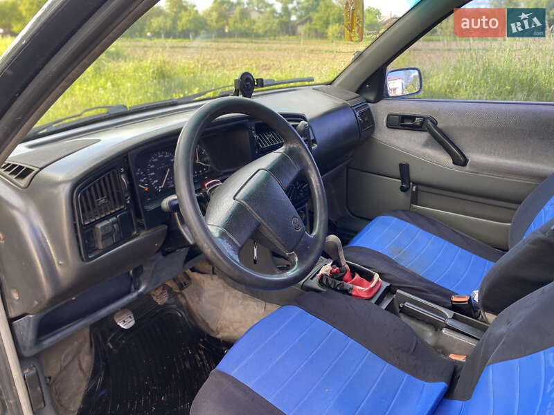 Седан Volkswagen Passat 1988 в Стрию