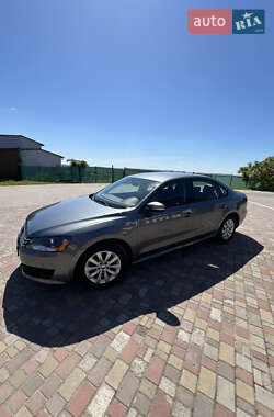 Седан Volkswagen Passat 2015 в Львове