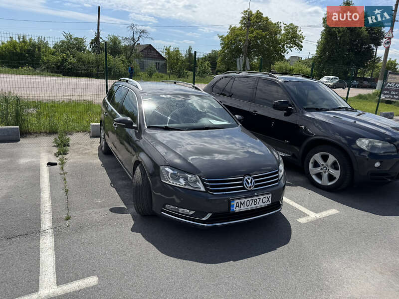 Універсал Volkswagen Passat 2014 в Житомирі