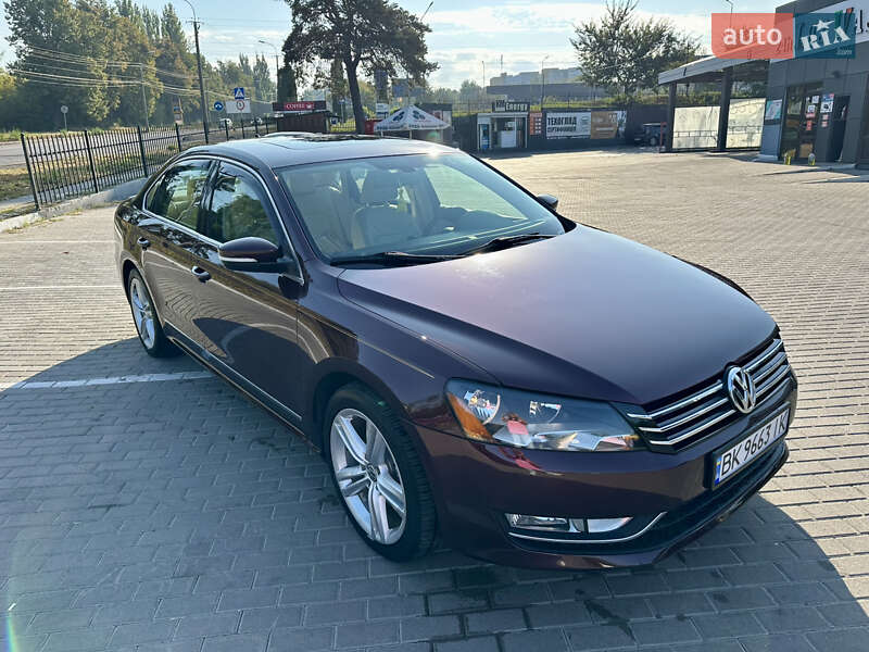 Седан Volkswagen Passat 2012 в Києві