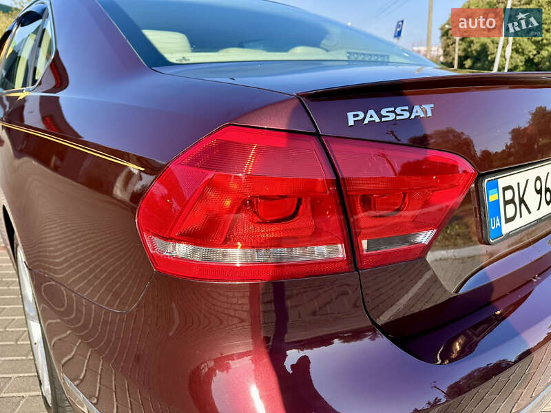 Седан Volkswagen Passat 2012 в Києві