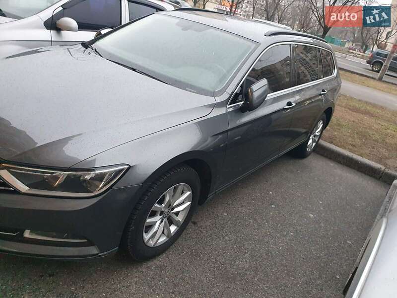 Универсал Volkswagen Passat 2017 в Киеве