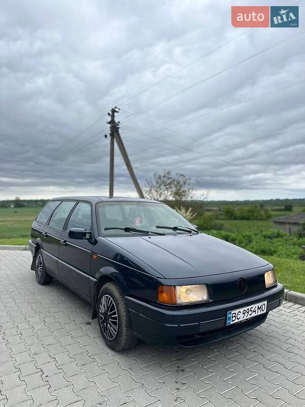 Універсал Volkswagen Passat 1992 в Шумську