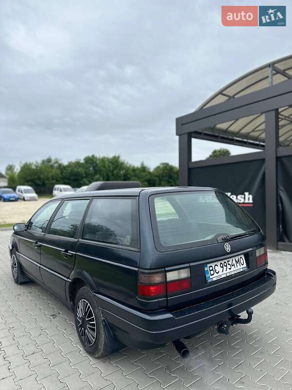 Універсал Volkswagen Passat 1992 в Шумську