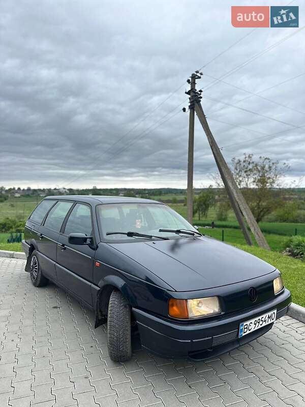 Універсал Volkswagen Passat 1992 в Шумську