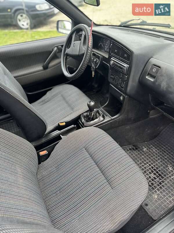 Універсал Volkswagen Passat 1992 в Шумську
