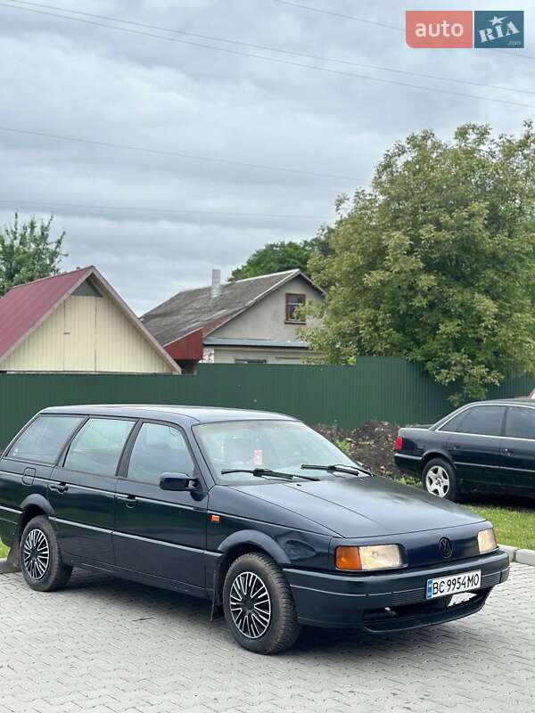 Універсал Volkswagen Passat 1992 в Шумську