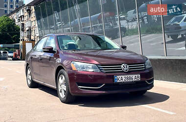 Седан Volkswagen Passat 2013 в Києві