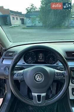 Універсал Volkswagen Passat 2010 в 