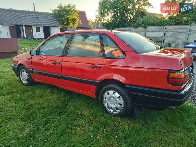 Седан Volkswagen Passat 1992 в Рівному