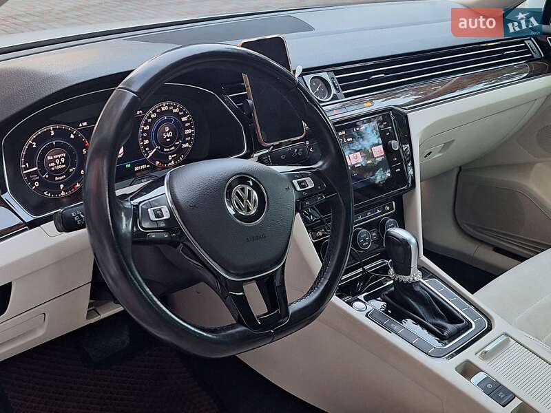 Седан Volkswagen Passat 2017 в Киеве