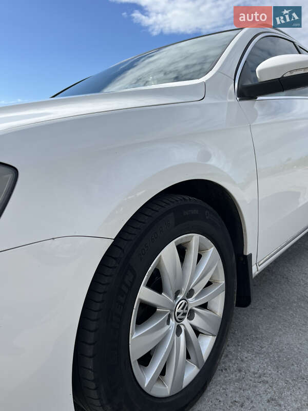 Універсал Volkswagen Passat 2012 в Коростені
