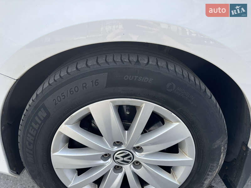 Універсал Volkswagen Passat 2012 в Коростені