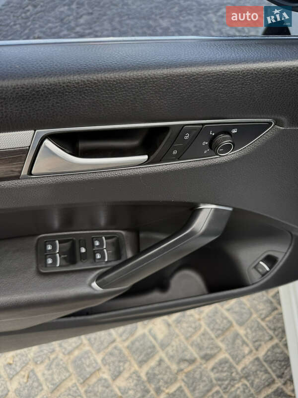Седан Volkswagen Passat 2016 в Днепре фото 23 Седан Volkswagen Passat 2016 в Днепре