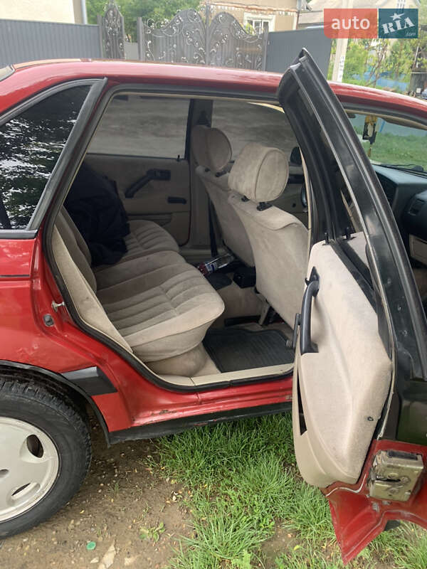 Седан Volkswagen Passat 1992 в Черновцах