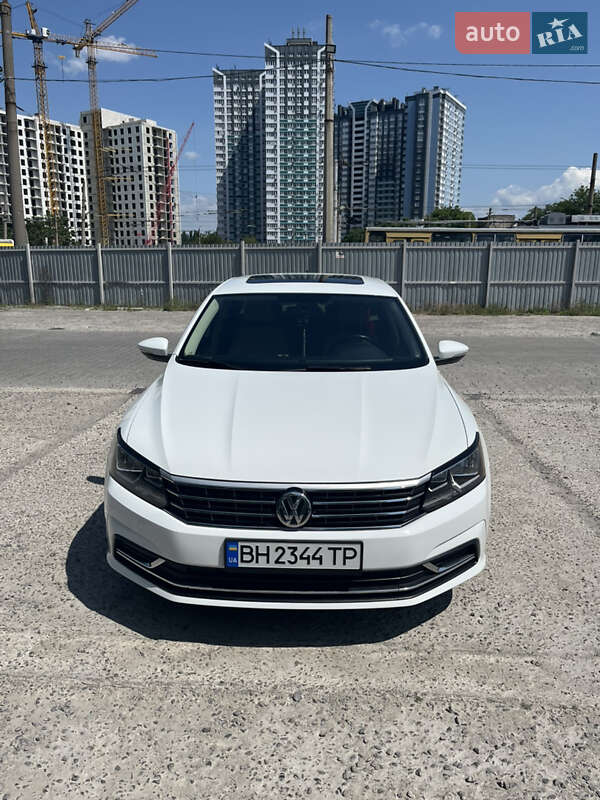 Седан Volkswagen Passat 2016 в Одессе
