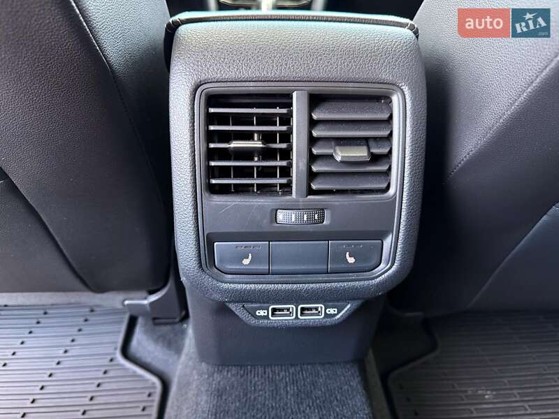 Седан Volkswagen Passat 2020 в Львове