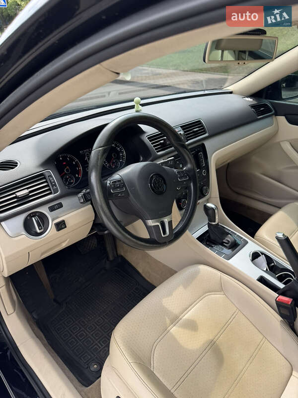 Седан Volkswagen Passat 2013 в Киеве