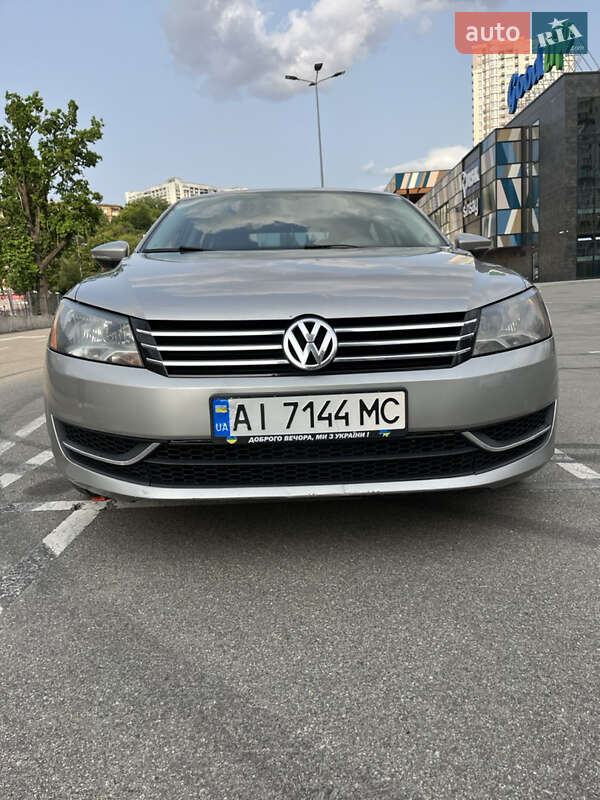 Седан Volkswagen Passat 2012 в Киеве