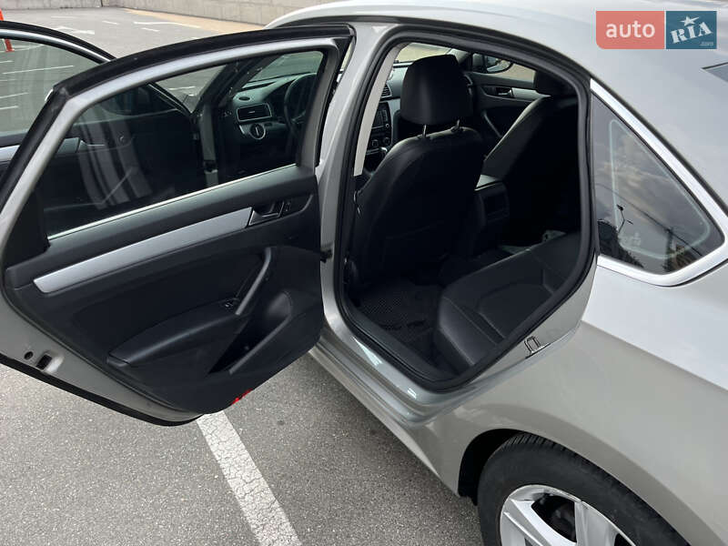 Седан Volkswagen Passat 2012 в Киеве