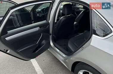 Седан Volkswagen Passat 2012 в 