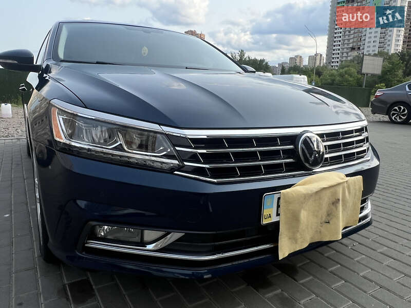 Седан Volkswagen Passat 2018 в Києві