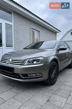 Седан Volkswagen Passat 2011 в Сумах