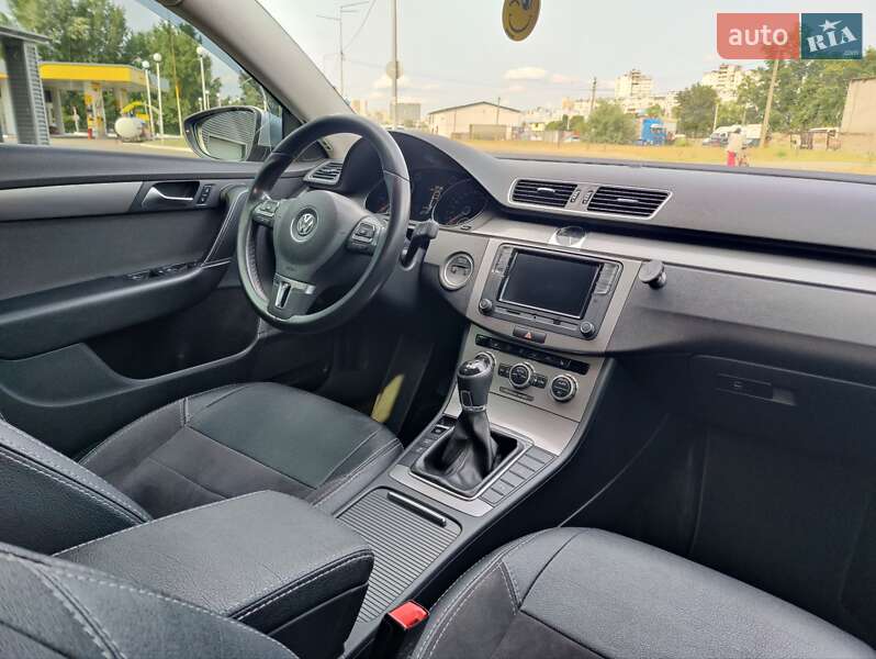 Универсал Volkswagen Passat 2014 в Киеве
