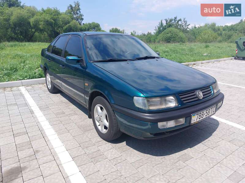 Седан Volkswagen Passat 1996 в Львові