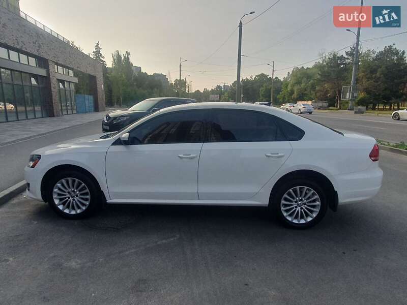 Седан Volkswagen Passat 2013 в Дніпрі