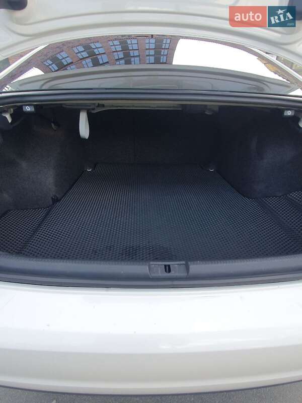 Седан Volkswagen Passat 2013 в Дніпрі